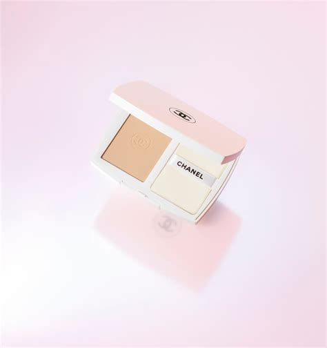 Chanel Le Blanc Brightening Compact Powder Foundation